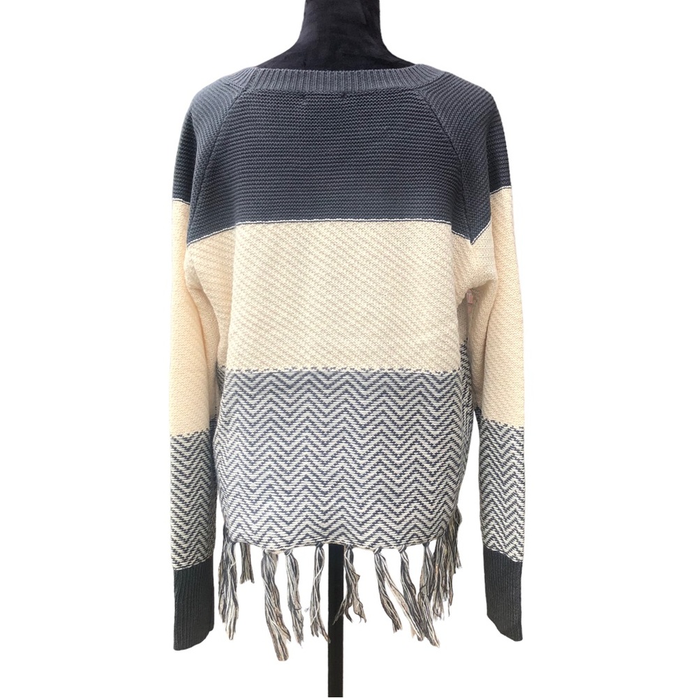 Easel Gray Colorblock Fringe Sweater size Small - Picture 6 of 7